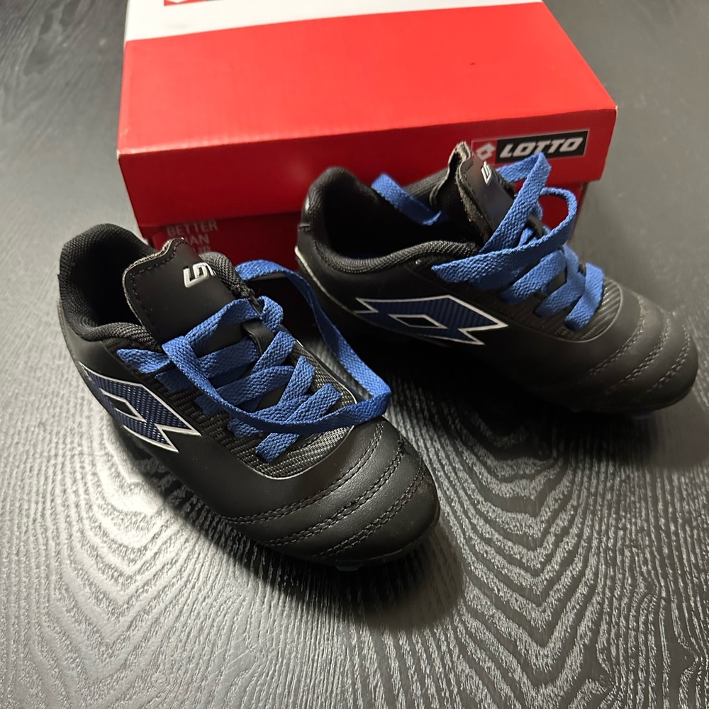 Lotto Kids Black Soccer Shoes with Blue Laces